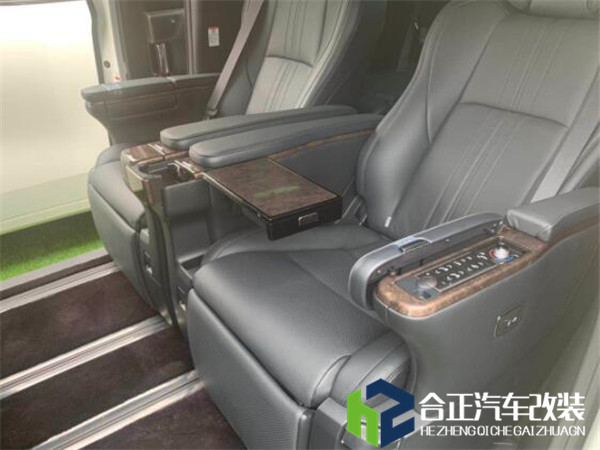 埃尔法中间座位休息脚踏改装