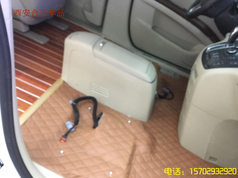别克GL8木地板+软包 (7).JPG